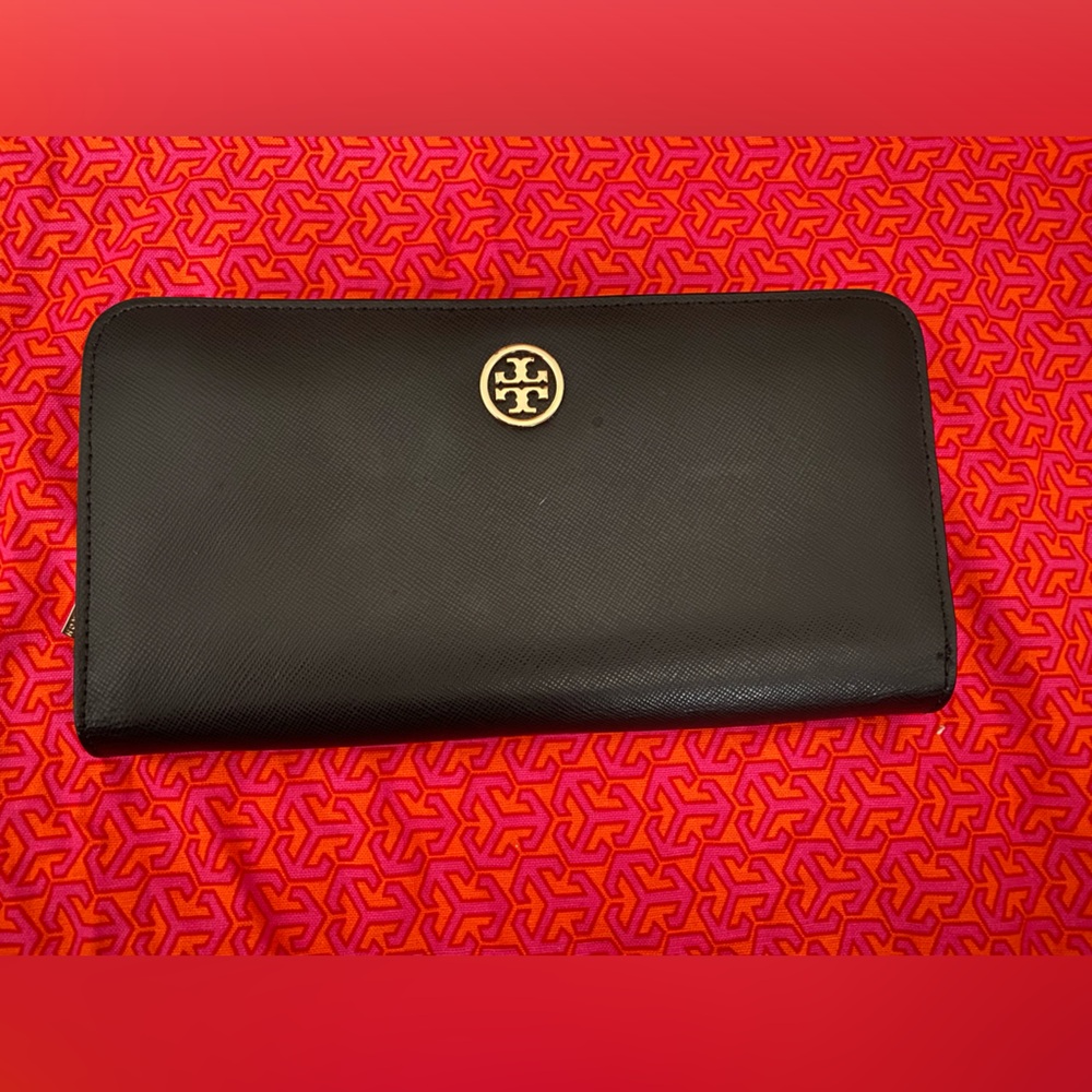 Tory Burch wallet